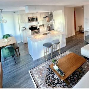 $3,700 / 2br - Two Bedroom / 2 Two bathroom + Den / Downtown Vancouver - Photo 2