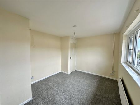 Ferndale Avenue, Rhostyllen, Wrexham - Photo 5