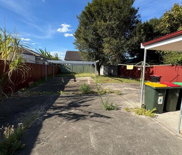 Premium Rental Opportunity - 4 Bedrooms | 1 Bathroom | Oversized Ki... - Photo 2