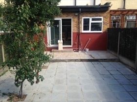 5 Bed Terraced House, Central Park Road, E6 - Photo 1