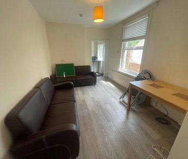 6 bedroom terraced house to rent - Photo 2