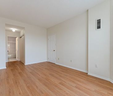 For Lease - 2511 LAKESHORE Road Unit# 716, Oakville, Ontario - Photo 4