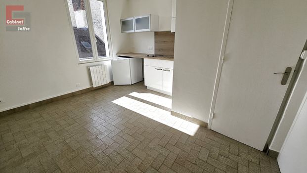 Location Appartement 1 pièce 13m² FONTAINEBLEAU 77300 - Photo 1