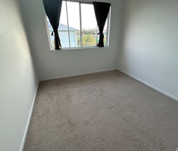 Helensvale - Photo 4