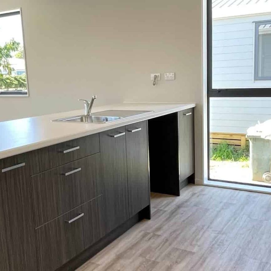 Neat and Tidy - Photo 1