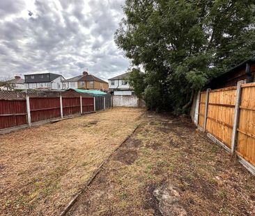 4 bedroom semi-detached house to rent - Photo 2