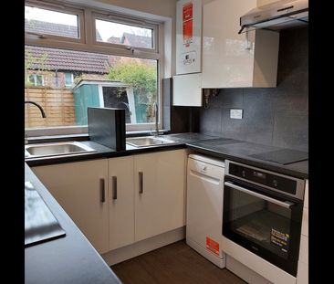 3 Bed Semi-Detached House, Salisbury Drive, M25 - Photo 6