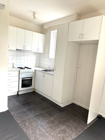 Charming 1-Bedroom Home - Photo 3