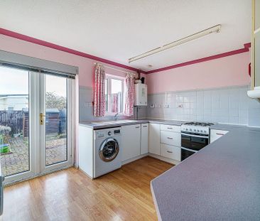 2 bedroom semi-detached house to rent - Photo 6