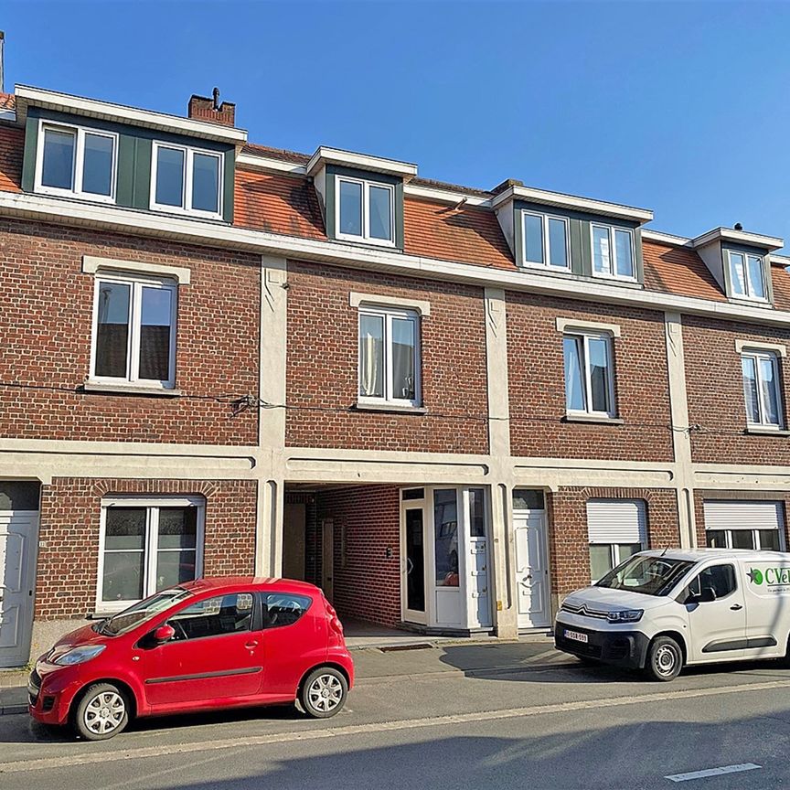 Instapklare vernieuwde (starters)WONING met 2 slaapkamers, terras, kelder & staanplaats - Photo 1