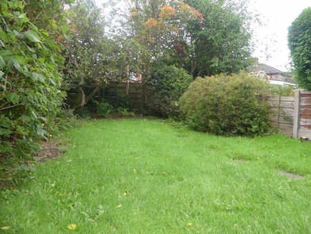 3 bedroom semi-detached house to rent - Photo 4