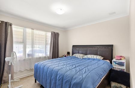 5 Keeley Way, Girrawheen WA 6064 - Photo 4