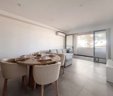 Modern Elegance with Seamless Indoor-Outdoor Living - Photo 1