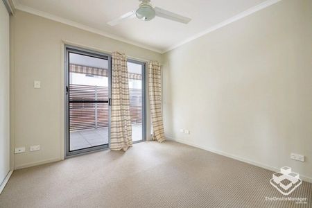 Modern 3-Bedroom Townhouse in Prime Indooroopilly Location - Photo 5