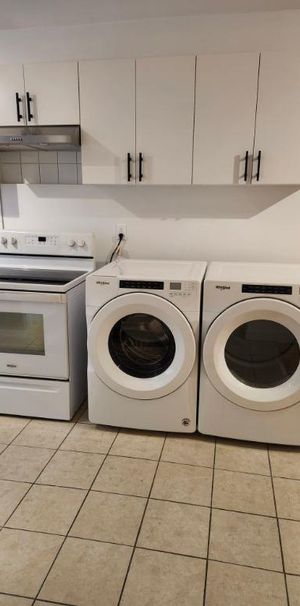 3-1/2 plus coin détente dans Petite-Patrie, Immeuble très tranquille Métro Autobus - Photo 1