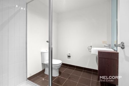 TWO BEDROOMS IN PRIME CENTRAL LOCATION - UNFURNISHED - Photo 5