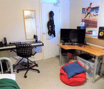 4 bedroom terraced house to rent - Photo 2