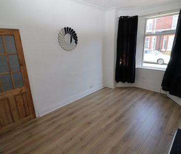 Charming 2-Bedroom House - Photo 4