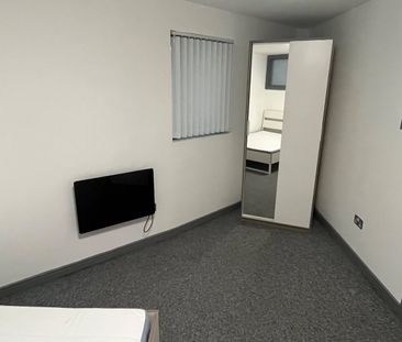 4 Bed Flat, Hatton Garden, L3 - Photo 6