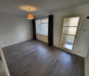 2 bedroom end of terrace house to rent - Photo 4