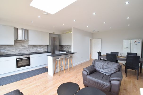 Room in a Shared House, Carlisle Avenue, W3 - Photo 1