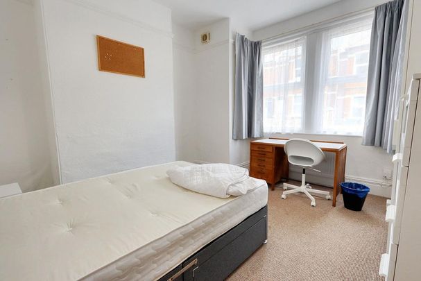 4 bedroom terraced house to rent - Photo 1
