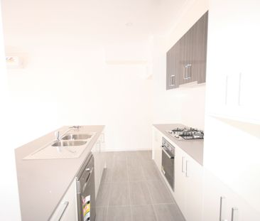 Three Bedroom Terrace in Central Location - Photo 5