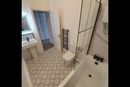 1 Bed Flat, Stamford Street East, OL6 - Photo 3