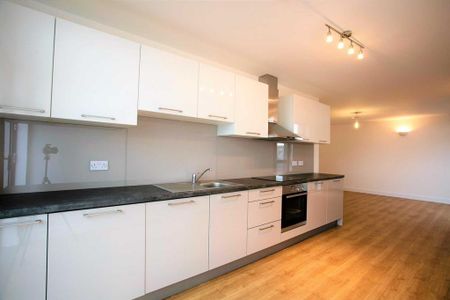 2 bedroom flat to rent - Photo 2