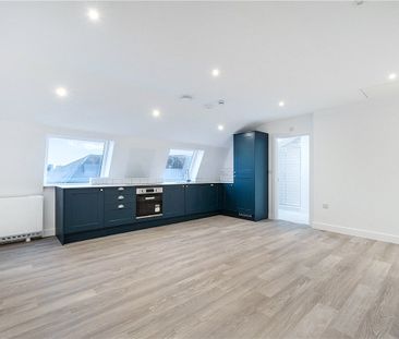 A newly renovated, top floor apartment, located in central Bath. - Photo 4