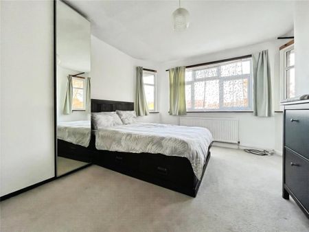 4 bedroom end of terrace house to rent - Photo 3