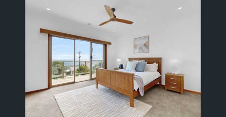 STYLISH FAMILY HOME - Photo 5