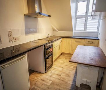 Long Street, Dursley - Photo 1