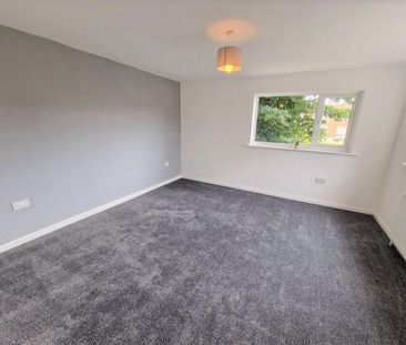 3 bedroom flat to rent - Photo 2