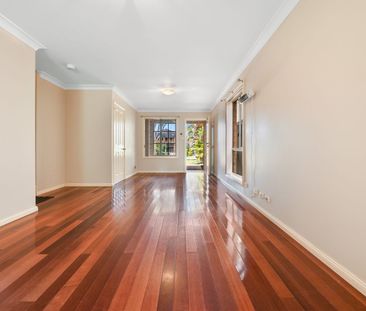 Spacious 3 Bedroom Duplex in Prime Location - Photo 3