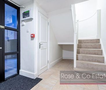 5 bedroom townhouse to rent - Photo 2