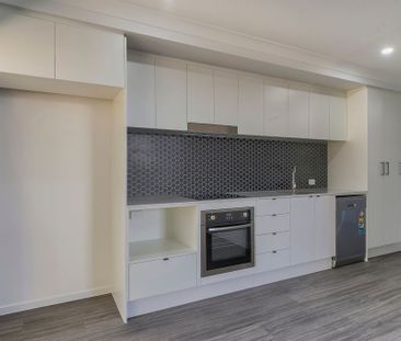 Modern & Low-Maintenance 2-Bedroom Duplex in Stoneleigh Reserve - Photo 5
