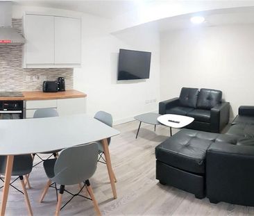 4 bedroom flat to rent - Photo 2