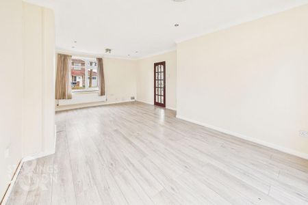 3 bedroom semi-detached house to rent - Photo 3