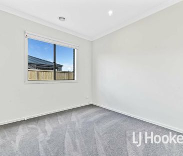 Modern, Stylish Home! - Photo 2