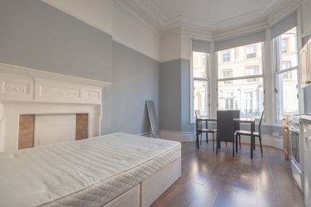 BILLS INCLUDED - Spacious Ensuite Studio in Cheniston Gardens, Kensington, London W8 - Photo 4