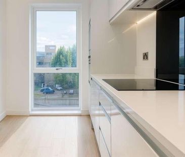 Davies House, Vousden Grove, London, SE28 - Photo 6