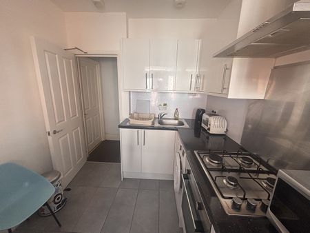 Room in a Shared House, Furness Road, NW10 - Photo 5