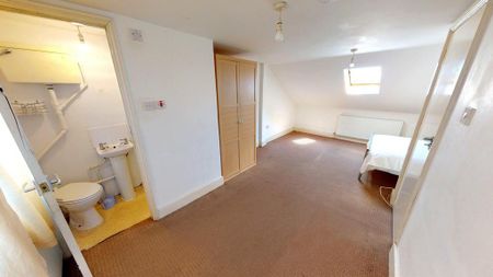 1 bedroom in a house share to rent - Photo 4