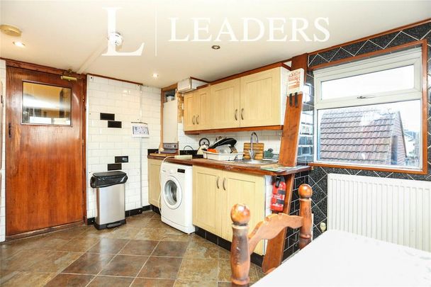 1 bedroom in a house share to rent - Photo 1