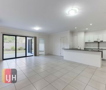 2 BEDROOM 2 BATHROOM GROUND FLOOR UNIT WITH PRIVATE COURTYARD - Photo 4