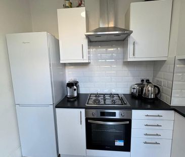 1 bedroom in a house share to rent - Photo 6