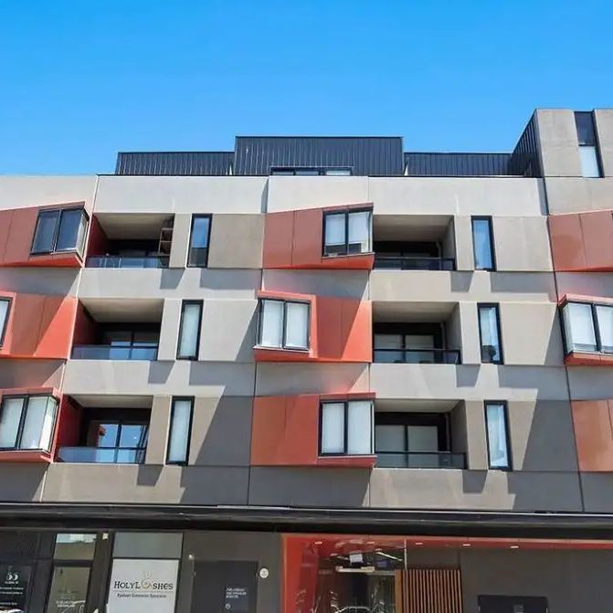 “2 Bedroom apartment in the heart of Essendon!” - Photo 1