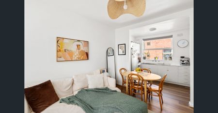 Sunlit Beachside Gem in Prime St Kilda West - Photo 5