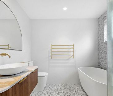Absolutely Amazing Apartment! - Photo 2
